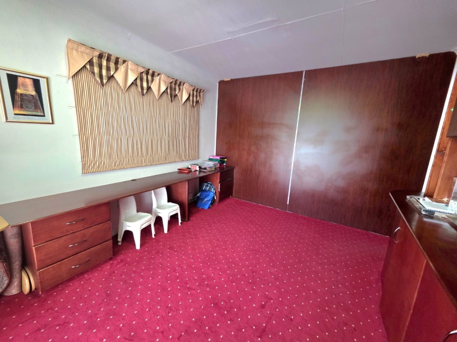 5 Bedroom Property for Sale in La Provance Free State